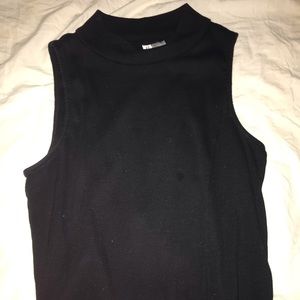 Crop high kneck black top